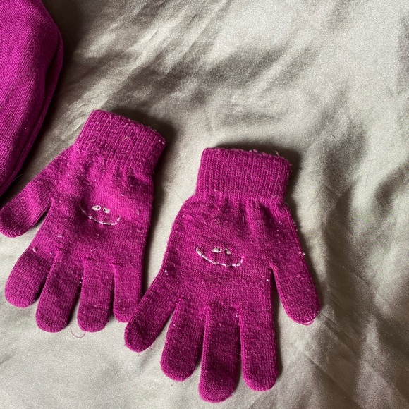 Disney Alice in Wonderland beanie & gloves set - Picture 7 of 8